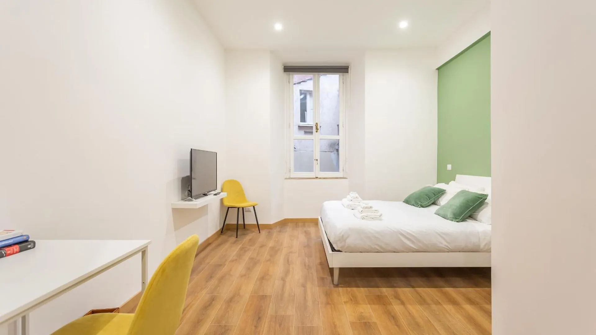 2 Bdr Navona Quintessential Charm Apartment Rome