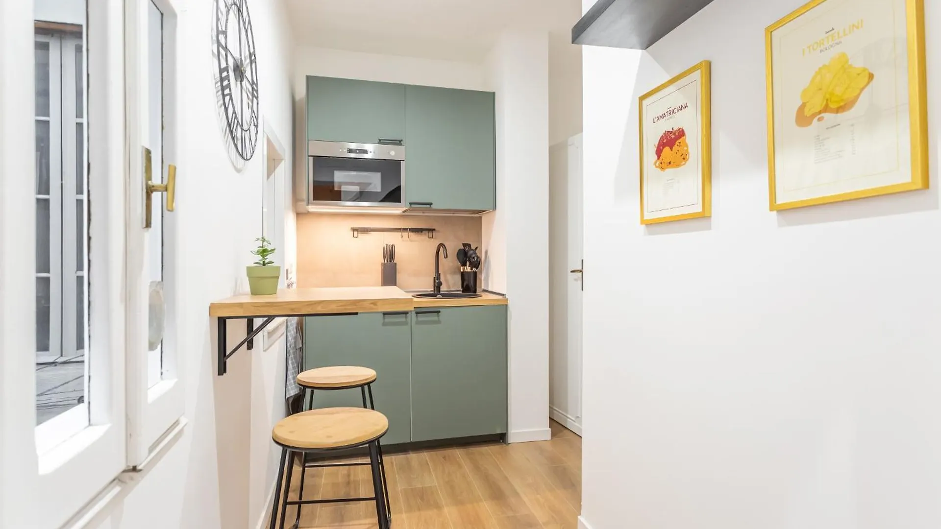 2 Bdr Navona Quintessential Charm Apartment Rome