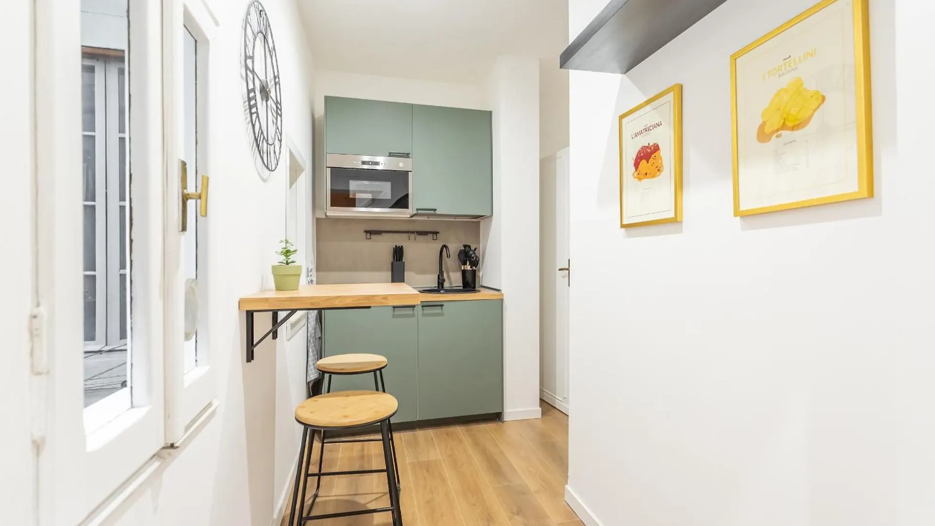 2 Bdr Navona Quintessential Charm Apartment Rome