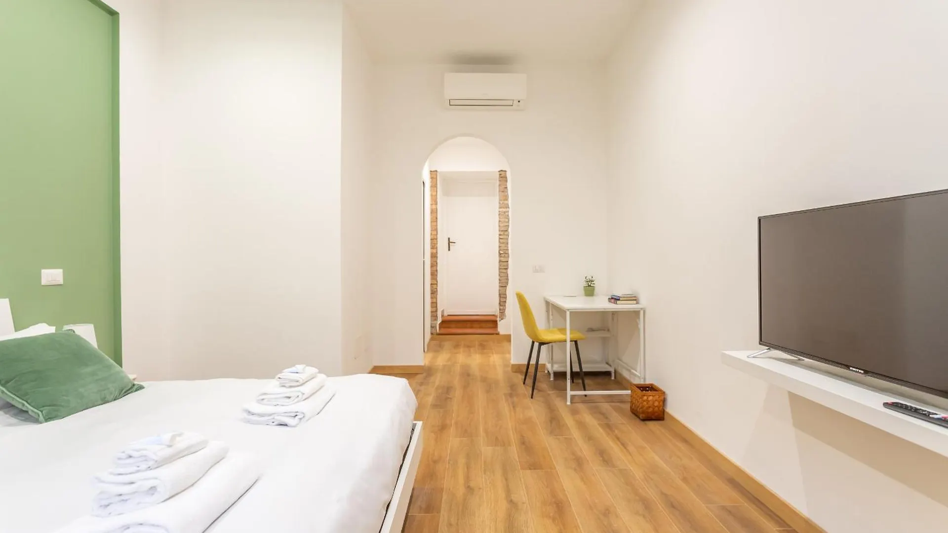 2 Bdr Navona Quintessential Charm Apartment Rome