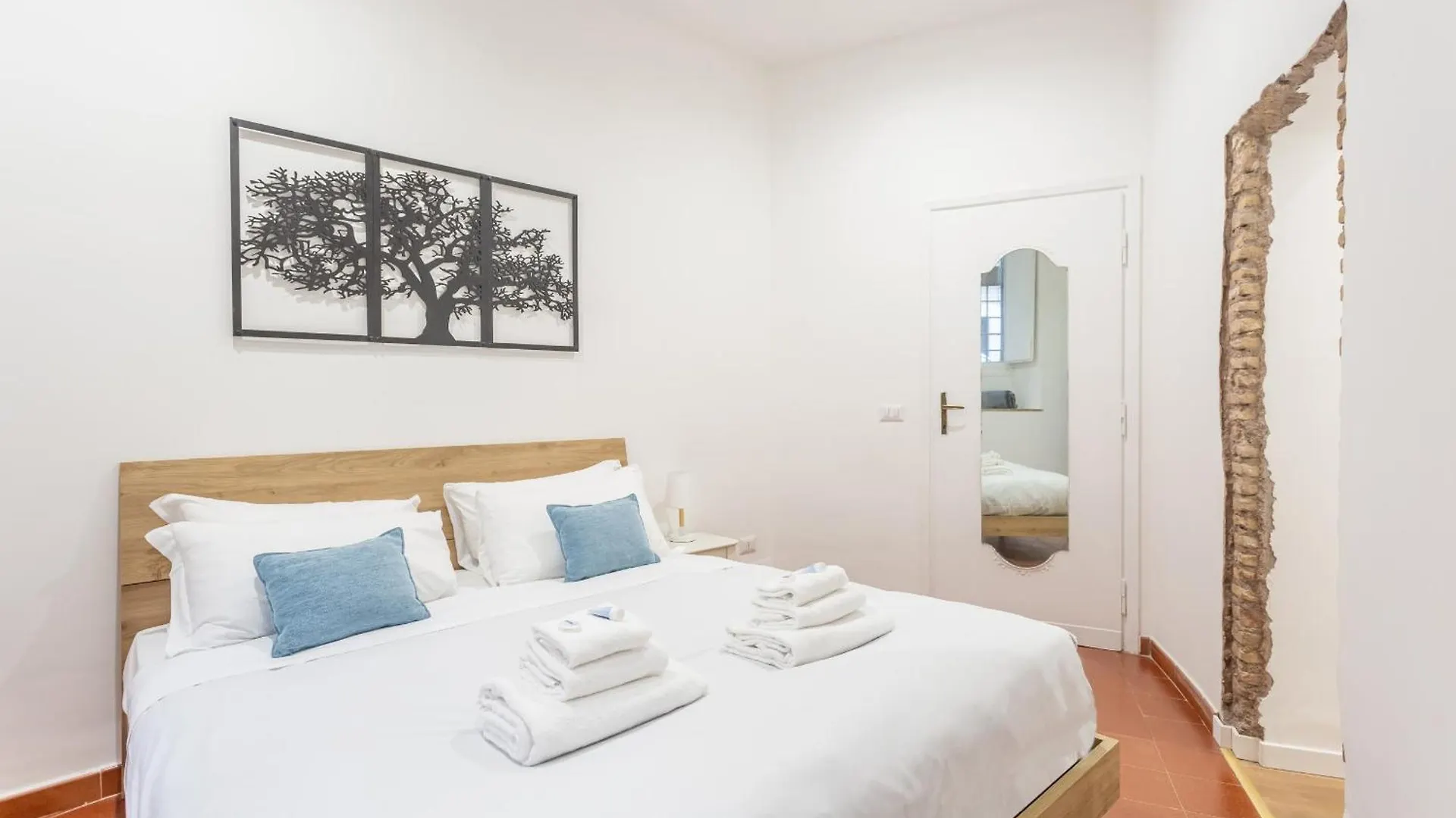 2 Bdr Navona Quintessential Charm Apartment Rome