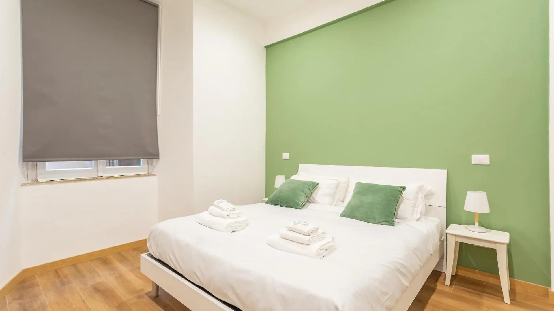 2 Bdr Navona Quintessential Charm Apartment Rome Italy
