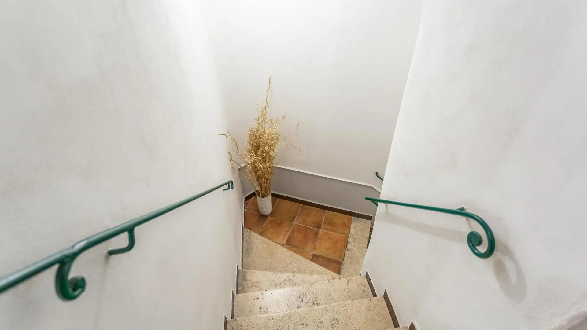 2 Bdr Navona Quintessential Charm Apartment Rome
