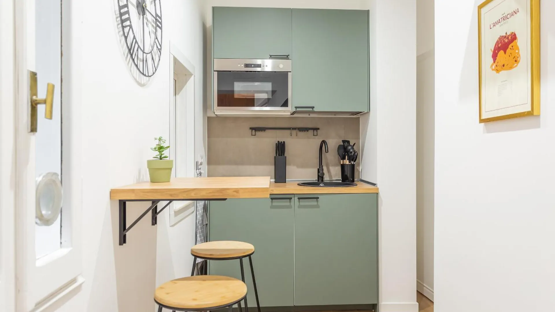 2 Bdr Navona Quintessential Charm Apartment Rome Italy