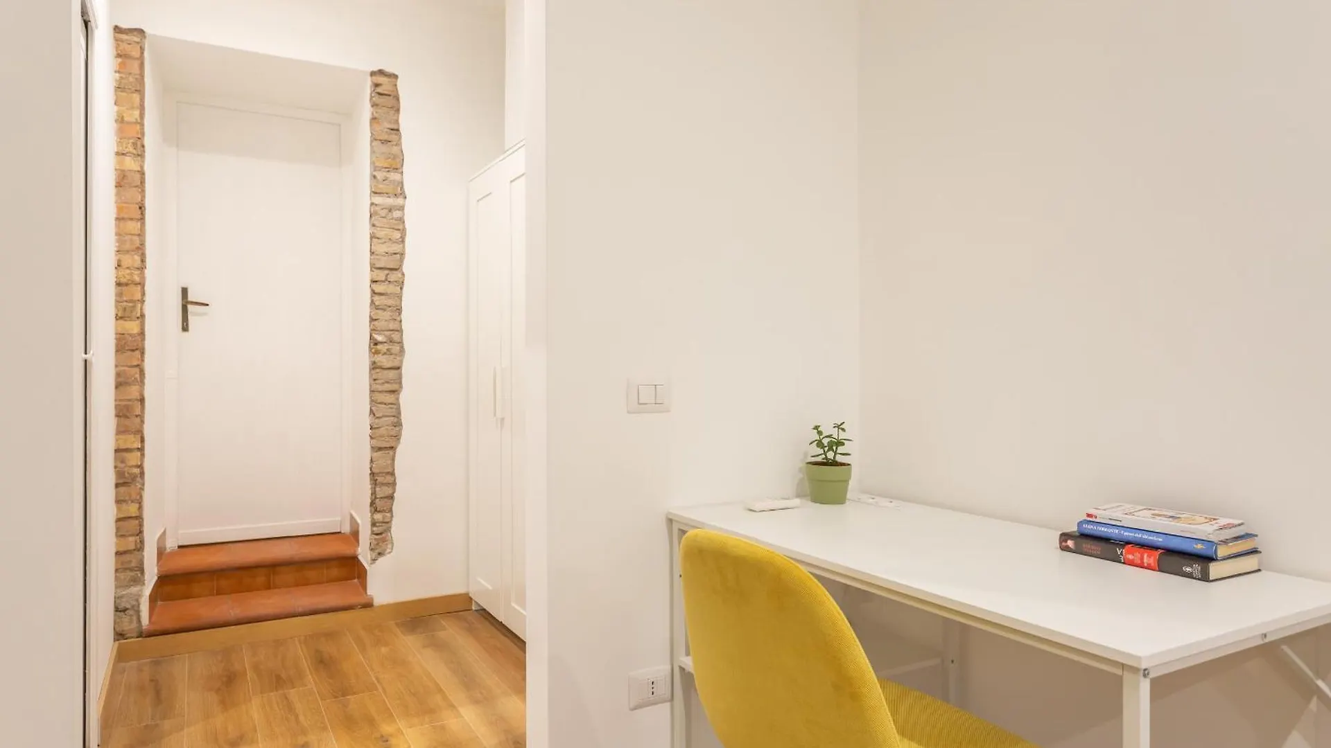 2 Bdr Navona Quintessential Charm Apartment Rome Italy