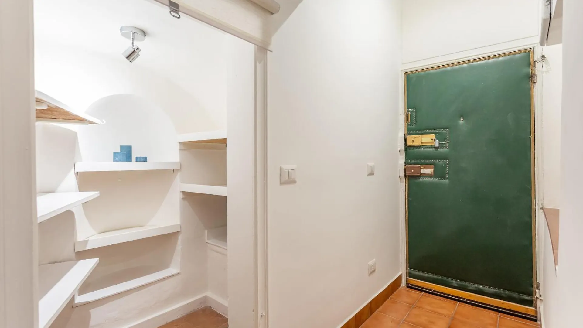 2 Bdr Navona Quintessential Charm Apartment Rome Italy