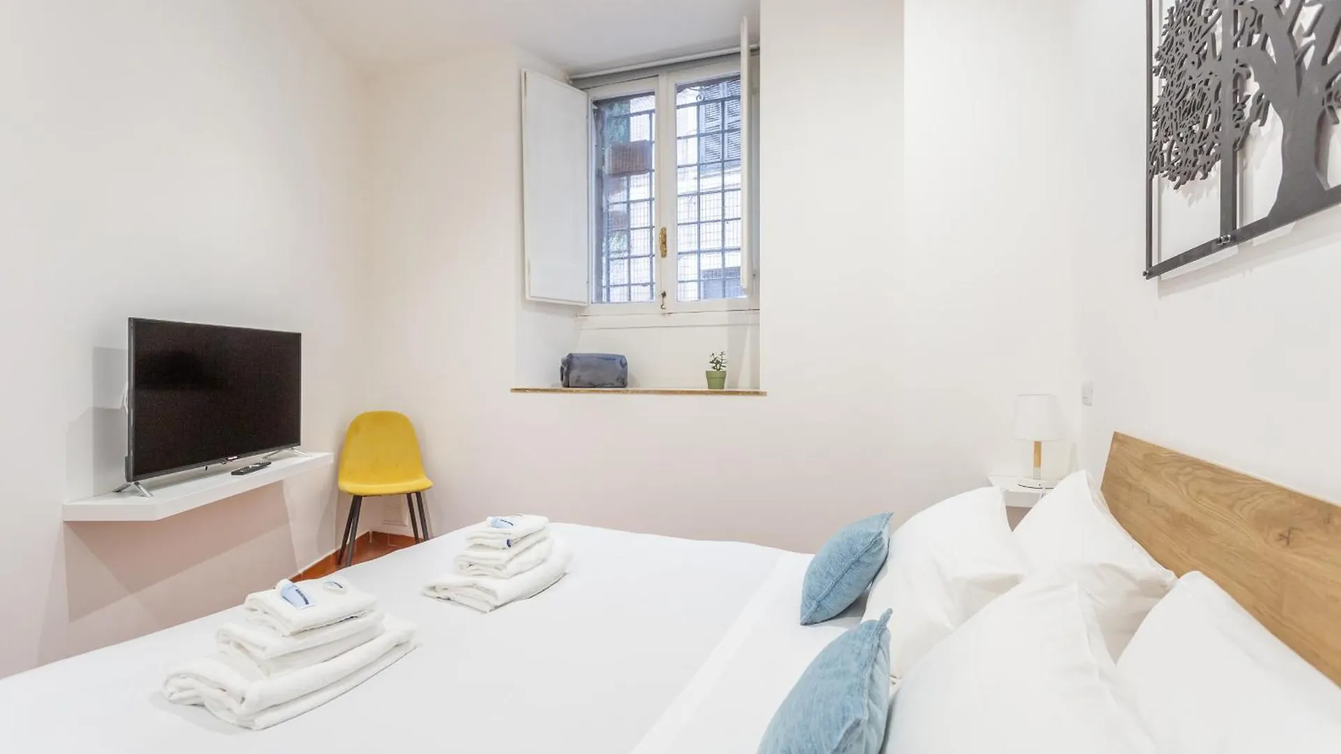 2 Bdr Navona Quintessential Charm Apartment Rome