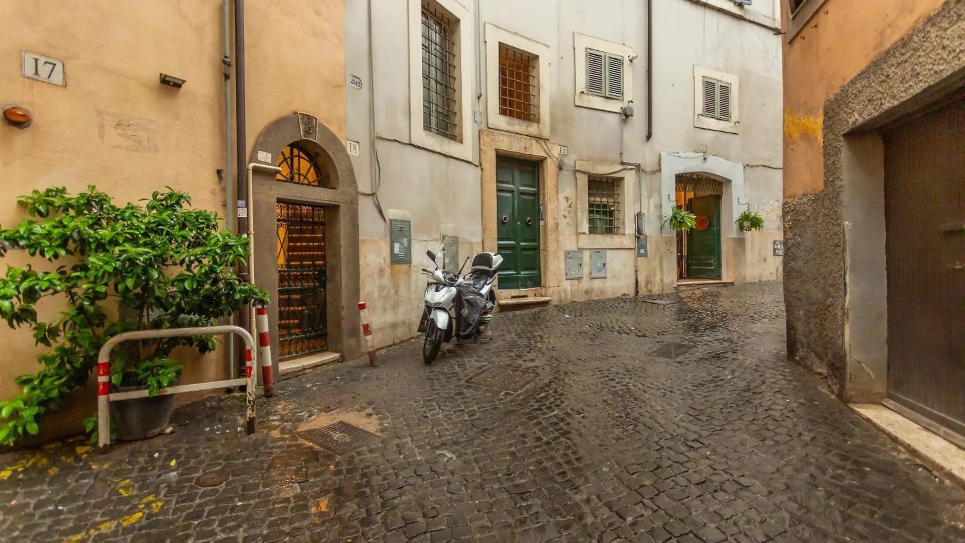2 Bdr Navona Quintessential Charm Apartment Rome