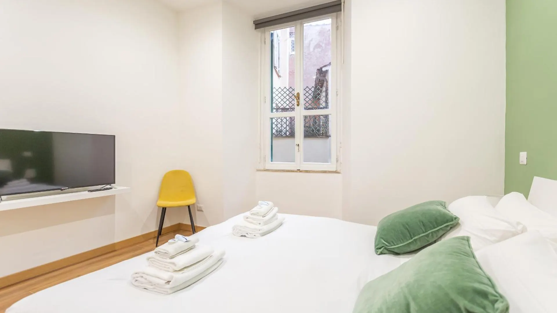 2 Bdr Navona Quintessential Charm Apartment Rome Italy